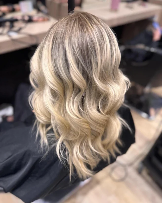 Big glam makeover😍 back to back foiled balayage and a beige pearl toner